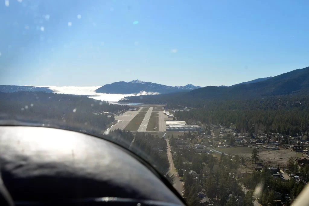 FLIGHT TRAINING 3 View on short final approach to Big Bear City Airport L35