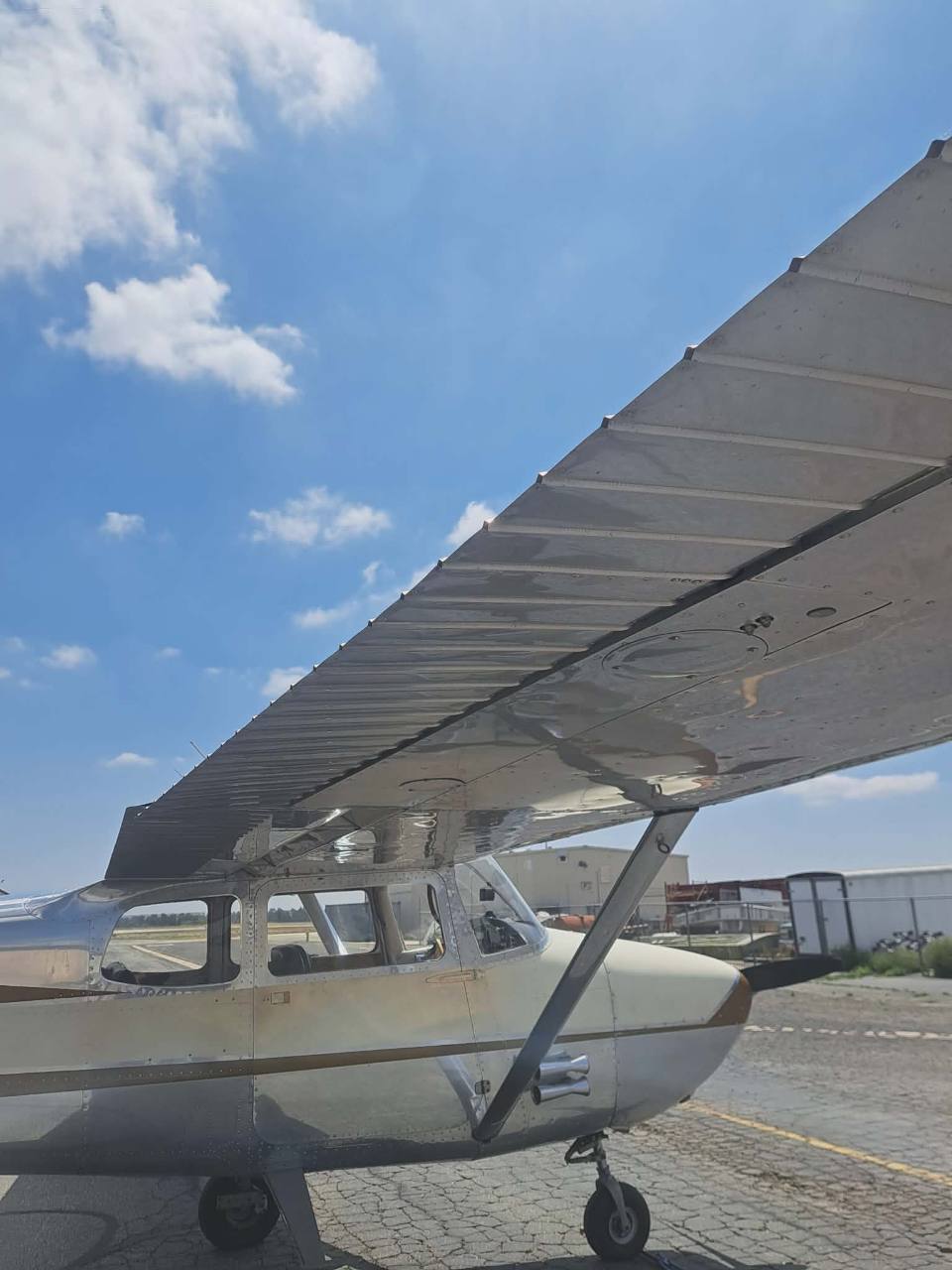 AIRCRAFT SALES 2 N7827T left side under wing