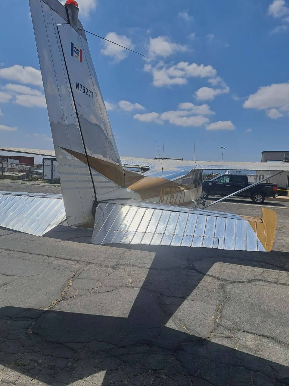 AIRCRAFT SALES 16 N7827T rear tail section detail