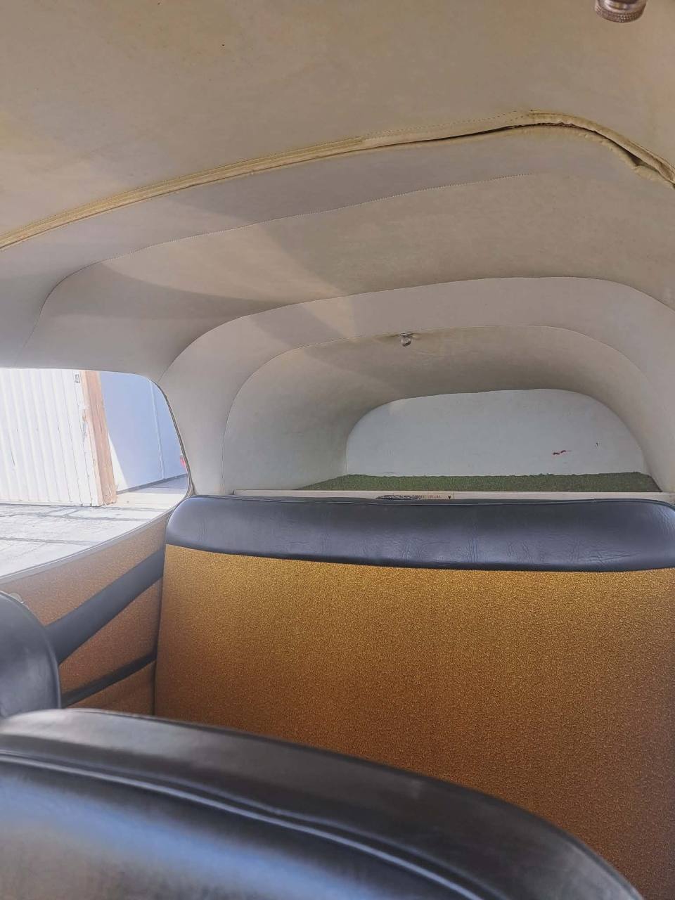 AIRCRAFT SALES 19 N7827T rear cabin seating