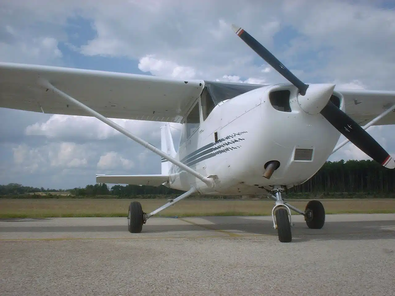 Small Plane Crashes Near Elliot Field Airport, Dawson County, Georgia on August 9, 2026 3 small plane reference aircraft photograph for aviation safety report
