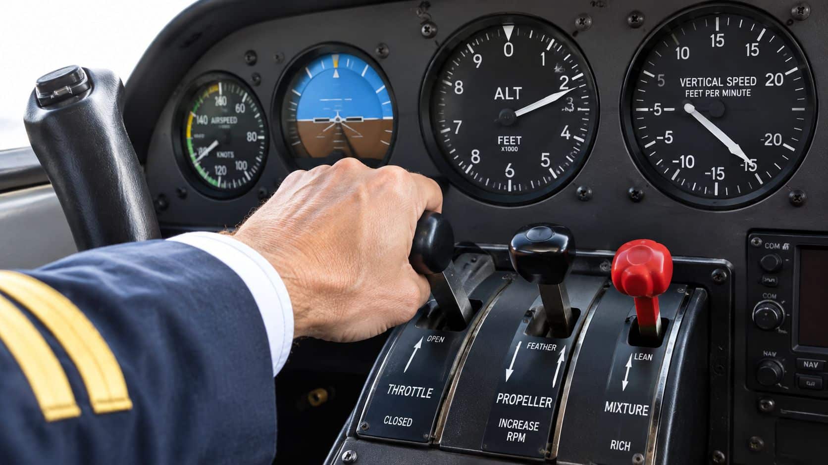 Emergency Descent Procedures How to Fly Them Safely 2 A pilot hand on the throttle lever inside a cockpit while operating the aircraft controls during flight.