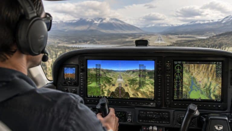 synthetic vision systems pilot cockpit